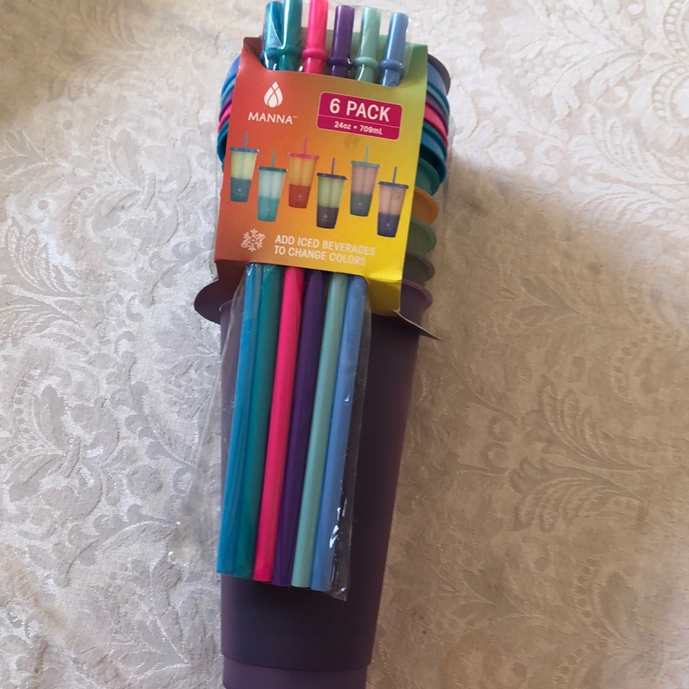 NWT Manna color changing tumblers